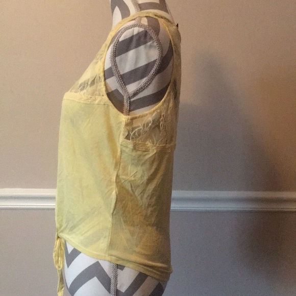 NWT! Cropped lace tank top! - Picture 3 of 3